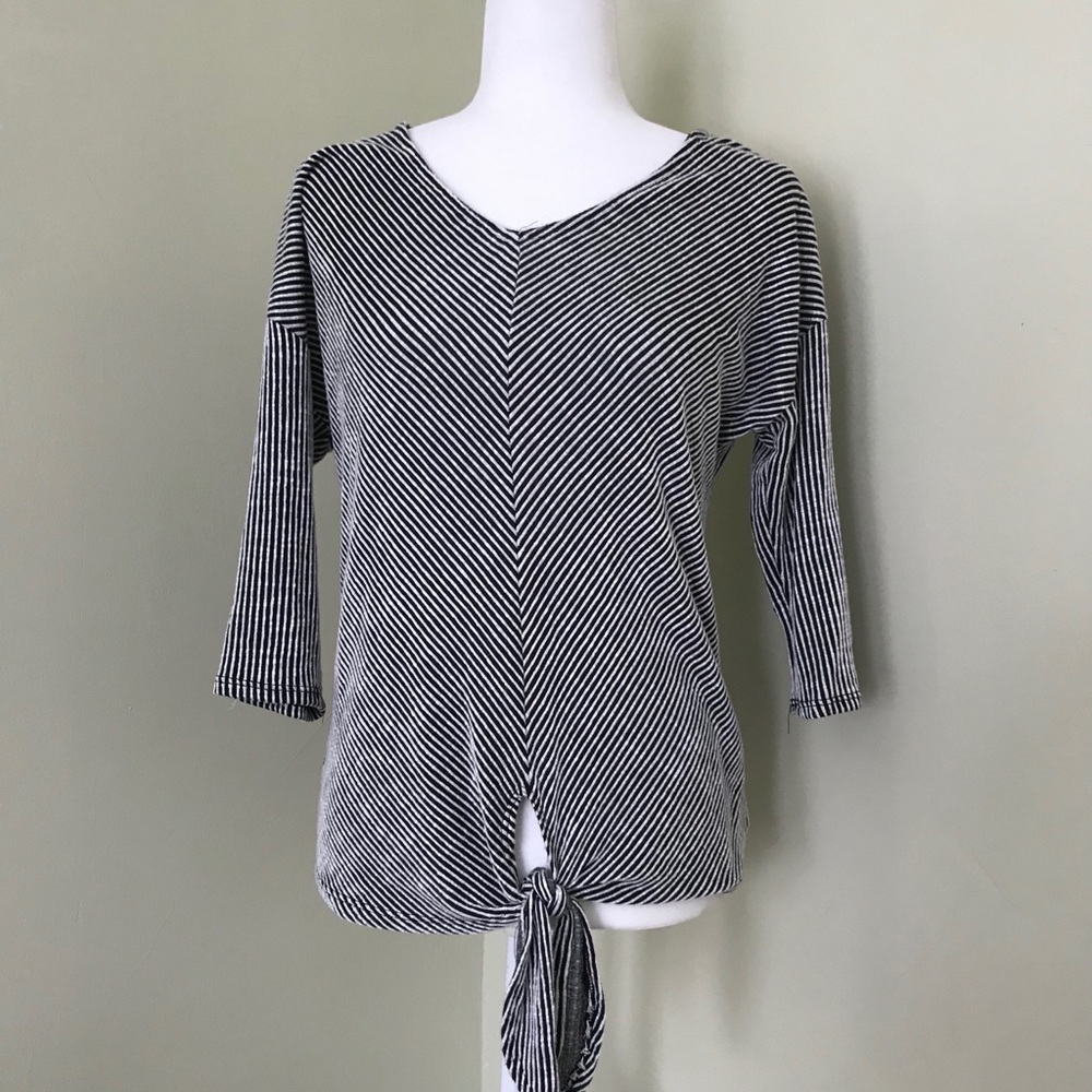 Gyft Black & White Stripe Front Tie Shirt